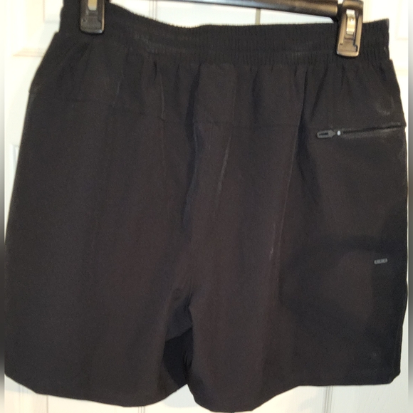 lululemon athletica Men's Black Pool 5'' Shorts - Picture 2 of 6
